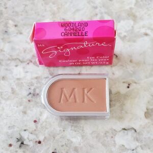 Mary Kay Signature Woodland eye color